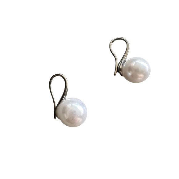 Minimalist Simple Style Silver and Pearl Drop Earrings - Picture 7 of 7